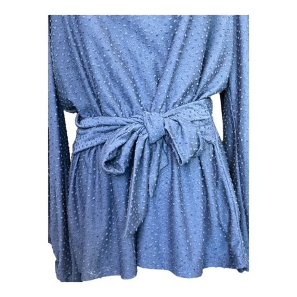 EUC Ava James blue textured long sleeve tie-back, tie-front/top – XL - Picture 2 of 11